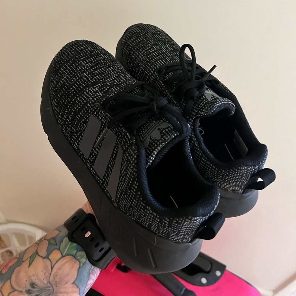 Kid’s Adidas Foam Runners Size 2.5